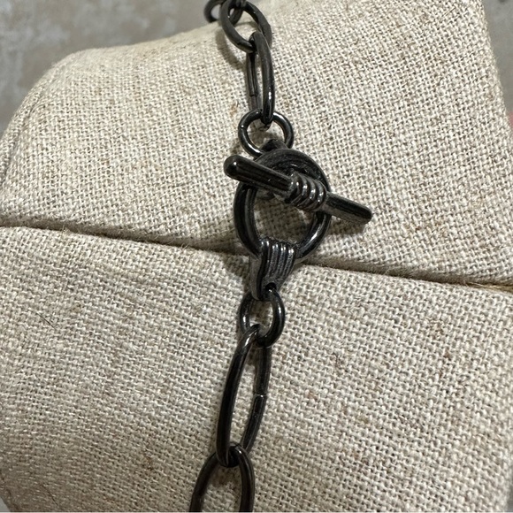 Black necklace - Picture 3 of 3